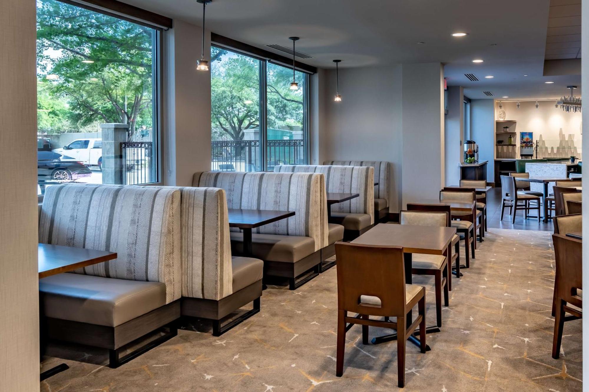 Doubletree By Hilton Dallas-Фармерс-Бранч Экстерьер фото